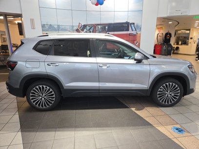 New 2025 Volkswagen Taos SE