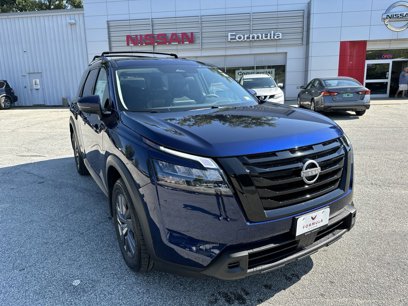 New 2024 Nissan Pathfinder SV w/ Black Appearance Package