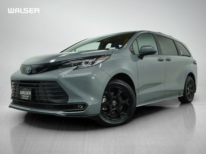 Used 2025 Toyota Sienna XLE Woodland Edition