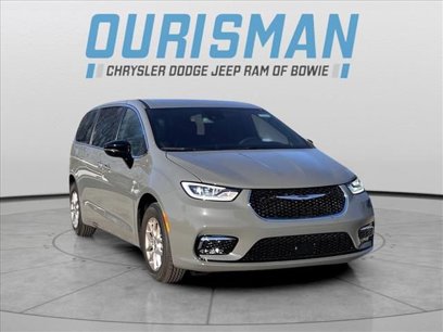New 2025 Chrysler Pacifica Select
