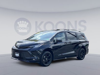 Used 2025 Toyota Sienna XLE Woodland Edition