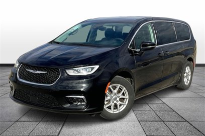 Used 2023 Chrysler Pacifica Touring-L