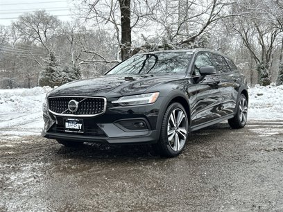 New 2025 Volvo V60 B5 Cross Country Plus w/ Protection Package Premier