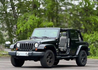 Used 2010 Jeep Wrangler Unlimited Sahara w/ Dual Top Group