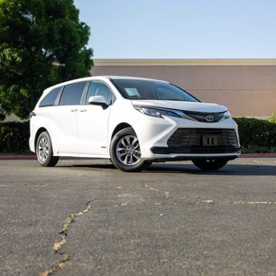 Used 2021 Toyota Sienna LE
