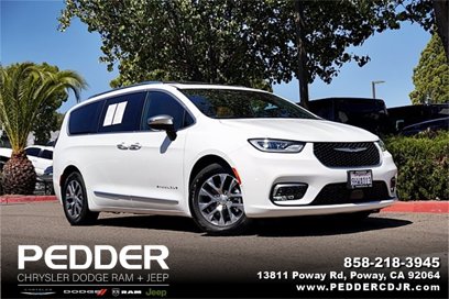 Used 2023 Chrysler Pacifica Pinnacle
