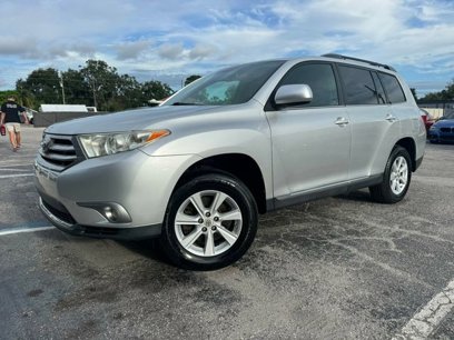 Used 2012 Toyota Highlander SE w/ Tow Pkg