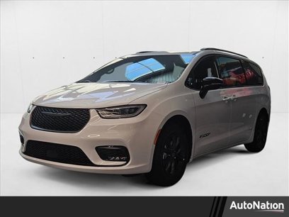 New 2025 Chrysler Pacifica Select