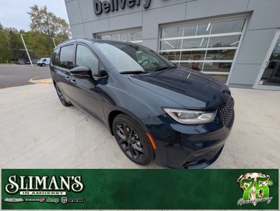 New 2025 Chrysler Pacifica Limited