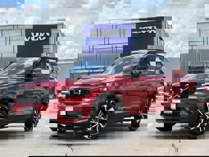 Used 2020 Volvo XC40 T5 R-Design