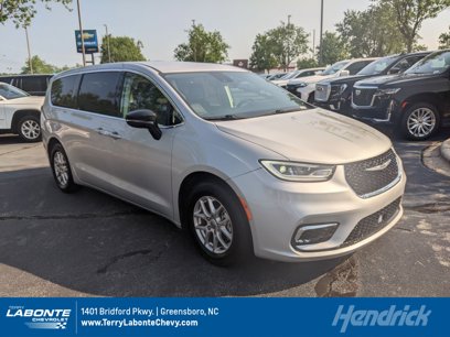 Used 2024 Chrysler Pacifica Touring-L