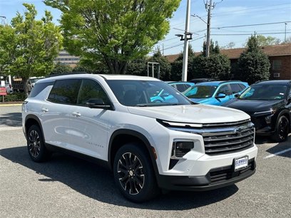 New 2025 Chevrolet Traverse LT w/ Enhanced Driving Package
