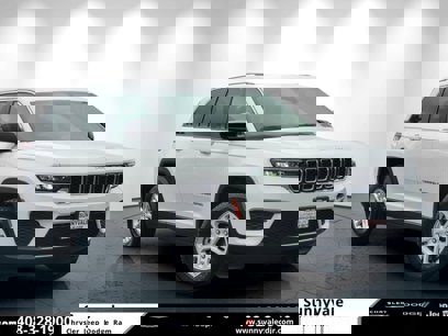 Used 2024 Jeep Grand Cherokee Laredo