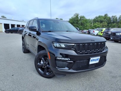 Used 2023 Jeep Grand Cherokee Limited w/ Black Appearance Package