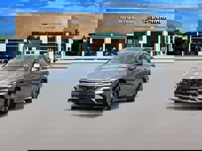 New 2025 Hyundai Elantra SE