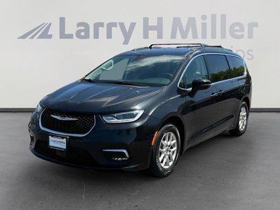 Used 2022 Chrysler Pacifica Touring-L w/ Uconnect Theater Family Group