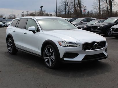 Certified 2023 Volvo V60 B5 Cross Country Plus w/ Protection Package Premier