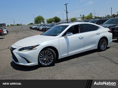 Used 2025 Lexus ES 300h w/ Luxury Package