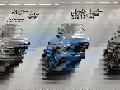 New 2025 Volvo XC40 B5 Ultra w/ Climate Package