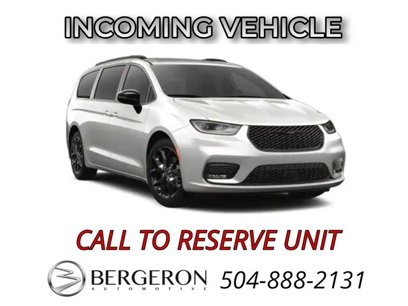 New 2025 Chrysler Pacifica Select