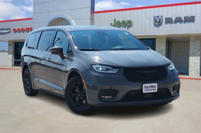 Used 2022 Chrysler Pacifica Limited w/ S Appearance Package