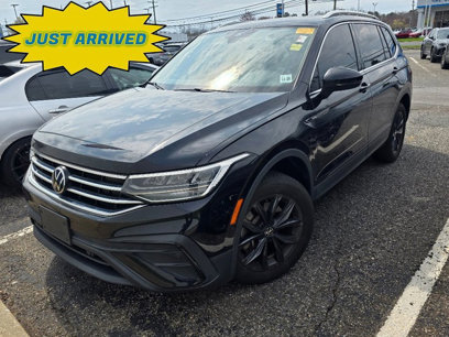 Used 2022 Volkswagen Tiguan SE w/ Panoramic Sunroof Package