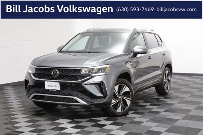 Used 2024 Volkswagen Taos SE w/ Panoramic Sunroof Package