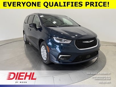 New 2025 Chrysler Pacifica Select