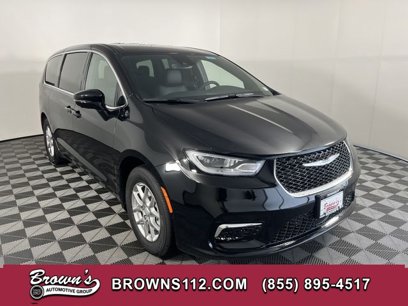 New 2025 Chrysler Pacifica Select