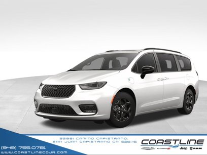 New 2025 Chrysler Pacifica Select