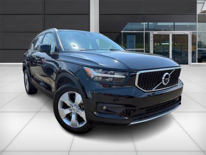 Used 2022 Volvo XC40 T5 Momentum