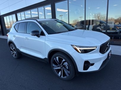 New 2025 Volvo XC40 B5 Ultra w/ Protection Package Premier