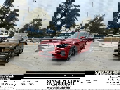 Certified 2022 Volvo XC60 B5 Momentum w/ Advanced Package