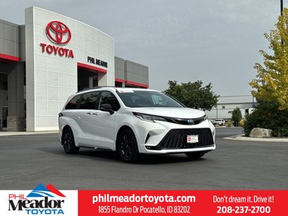 Certified 2025 Toyota Sienna XLE Woodland Edition