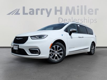 New 2025 Chrysler Pacifica Pinnacle