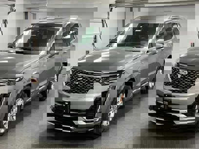 New 2025 Cadillac XT6 Luxury