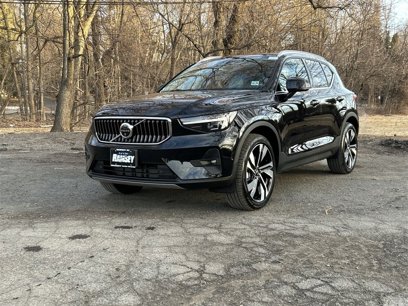 New 2025 Volvo XC40 B5 Ultra w/ Climate Package