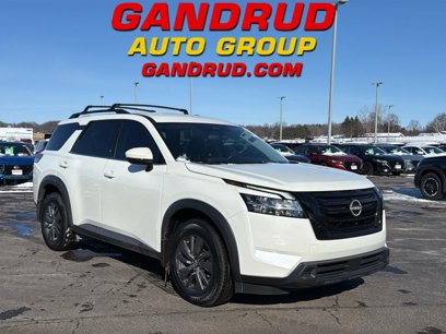 Certified 2022 Nissan Pathfinder SV w/ SV Black Package