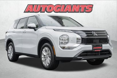 New 2025 Mitsubishi Outlander ES