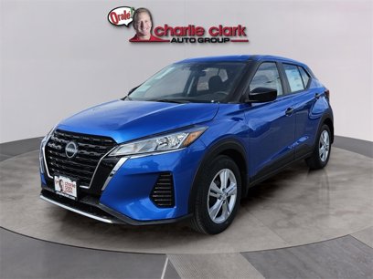 New 2025 Nissan Kicks Play S