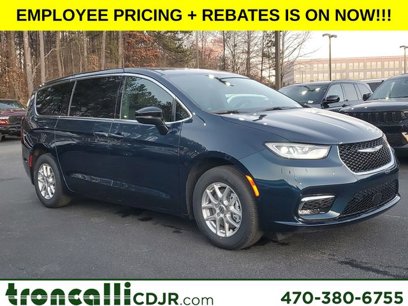 New 2025 Chrysler Pacifica Select