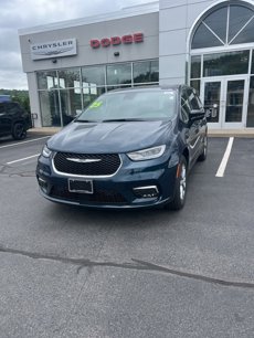New 2025 Chrysler Pacifica Select