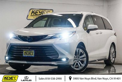 Used 2023 Toyota Sienna Platinum