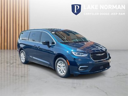 New 2025 Chrysler Pacifica Select