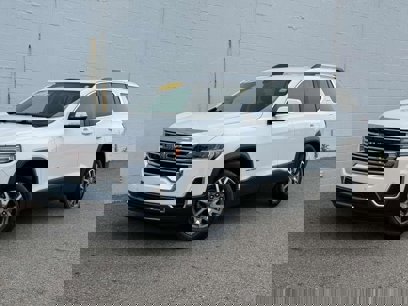 Used 2022 GMC Acadia SLE w/ Driver Convenience Package
