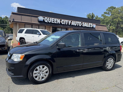 Used 2019 Dodge Grand Caravan SE w/ UConnect Hands-Free Group
