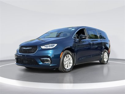 New 2025 Chrysler Pacifica Select