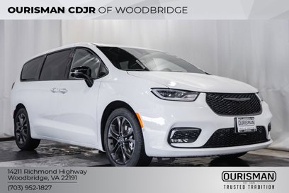 New 2026 Chrysler Pacifica Select