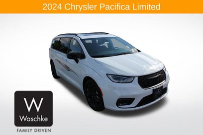 Used 2024 Chrysler Pacifica Limited w/ Uconnect Theater Family Group