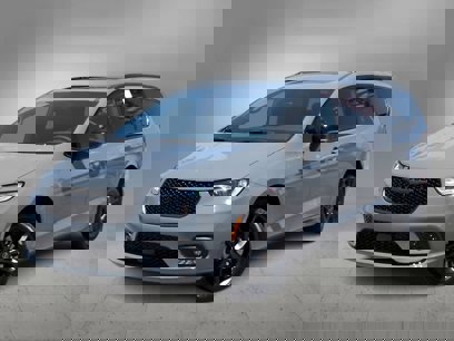 New 2025 Chrysler Pacifica Limited